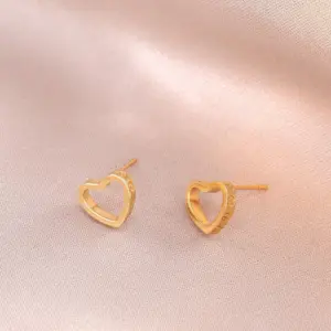 E0106 Love Earrings