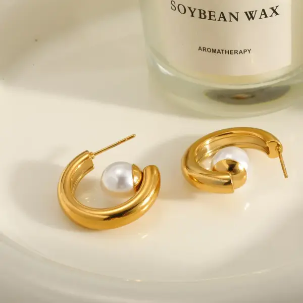 Wholesale 304 Stainless Steel Gold Plated Vacuum Electroplating (In Furnace) Pastoral Geometric Pattern Gold Women's Suitable C-shaped Earrings