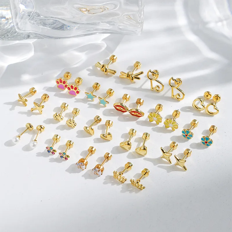 Wholesale PVD Coated Real Gold Plated 14K Heart Shape Flower 304 Stainless Steel Simple Style Commute IG Waterproof Non Tarnish Small Stud Earrings Ea