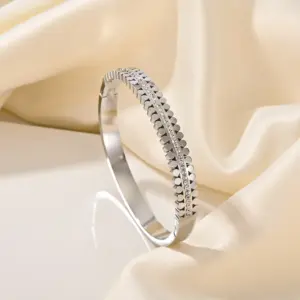 round Nail Diamond Buckle Bracelet / Silver