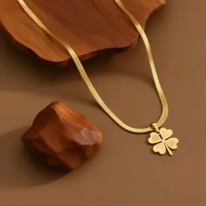 X06015-Blade Four-leaf Flower-Necklace- Gold