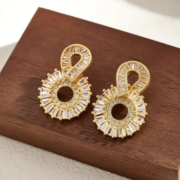 Wholesale Round Electroplated Stud Earrings For Women In Copper With 18K Real Gold Plated 0.03µm-0.05µm Thickness Featuring Zircon Inlay