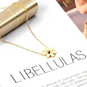 Single Chrysanthemum Pendant Necklace