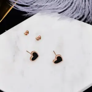 732 Black Heart Shape-Rose / Gold