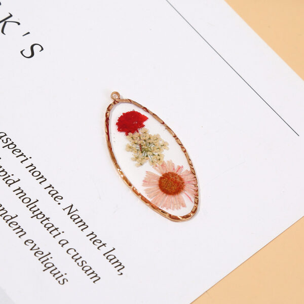 Wholesale retro diy dried flower accessories flower drop glue resin accessories oval necklace earrings pendant