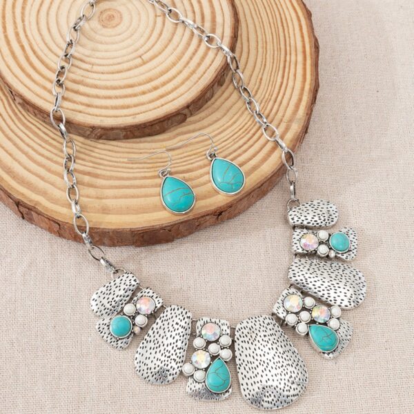 Wholesale Cross-Border Hot Selling Bohemian Retro Fashion Exquisite Exaggerated Turquoise Pearl Colored Diamond Necklace Jewelry Set