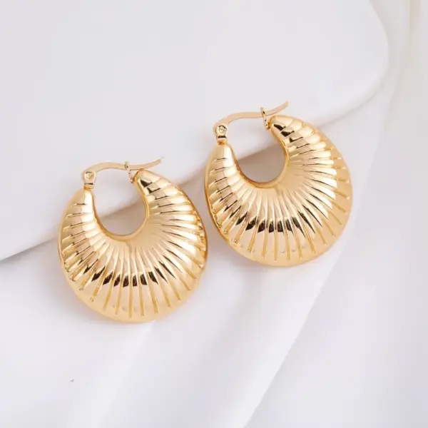 Wholesale 1 Pair Retro Luxurious Solid Color 304 Stainless Steel Earrings Ear Studs