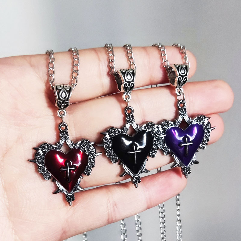 Wholesale Amazon Explosions ns Bloodlike Love Necklace Gothic ns Rose Decorative Elegant Ladies Necklace