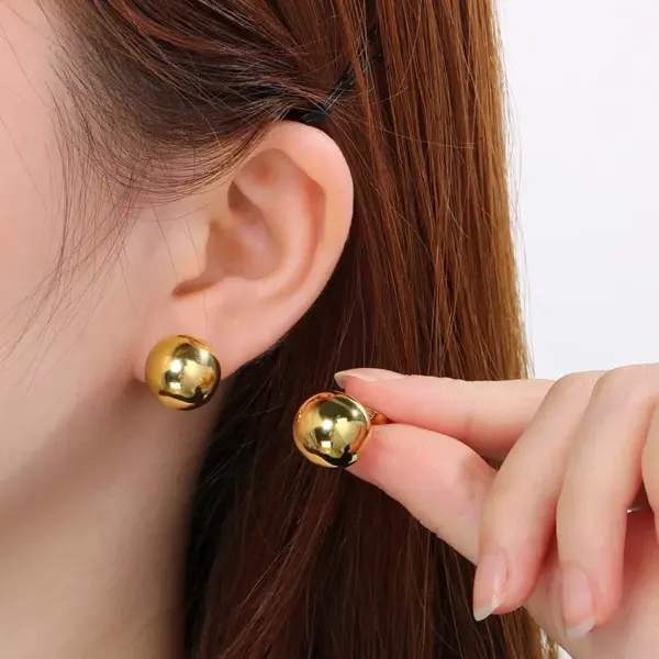 Wholesale PVD Coated 18K Gold Plated Round 304 Stainless Steel Simple Style Waterproof Non Tarnish Ear Studs
