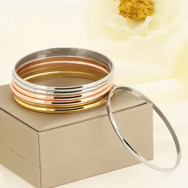 Wholesale Ion Plating (IP) 18K Gold Plated Solid Color 304 Stainless Steel Simple Style Waterproof Non Tarnish 304 Stainless Steel Bangle