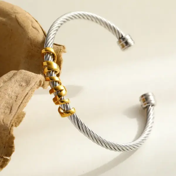 Wholesale Simplified Commuting Daily Stainless Steel 18K Gold Plated Hemp Rope Geometric Open Hand Bracelet Elegant Classic Style