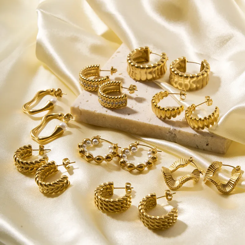 Wholesale PVD Coated 18K Gold Real Gold Plated U Shape Stainless Steel Simple Style Waterproof Non Tarnish Earrings