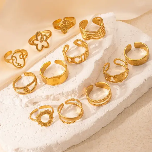 Wholesale 304 Stainless Steel Heart Shape Ion Plating (IP) 18K Gold Plated Modern Style Waterproof Non Tarnish Plating Hollow Out Rings