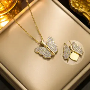 337 Open and Close Butterfly Necklace / Gold