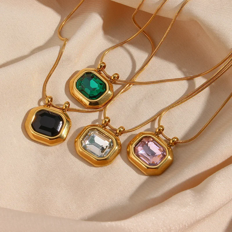 Wholesale PVD Coated Real Gold Plated 18K Gold Square 304 Stainless Steel Vintage Style Waterproof Non Tarnish 304 Stainless Steel Pendant Necklace