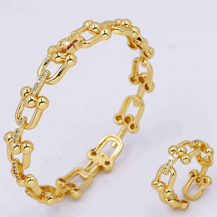 Wholesale pular online seller: Micro-diamond-encrusted elegant women's bracelet, unique and niche style, high-end women's jewelry.