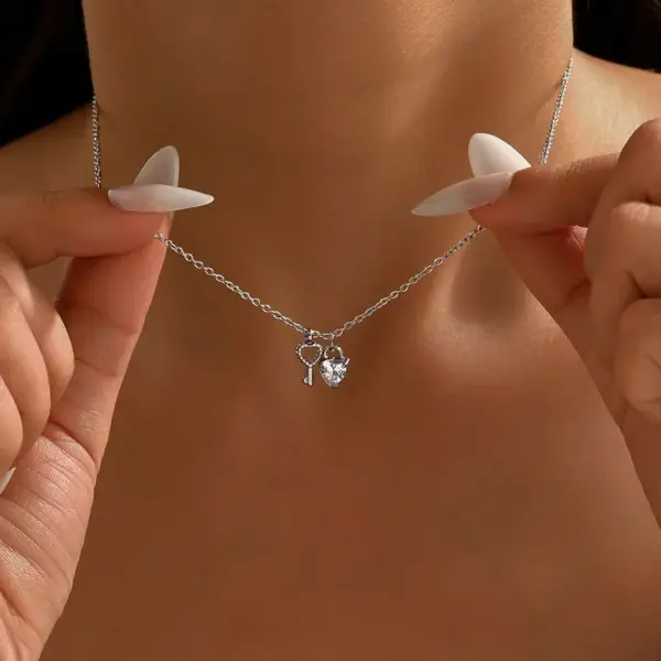 Fashionable Sweet Heart/Key Necklace For Women Suitable For Daily Dates Or Anniversaries Men Can Also Give It As A Gift To Their Wives