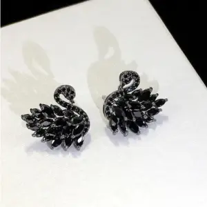 17# D0052 Black Swan