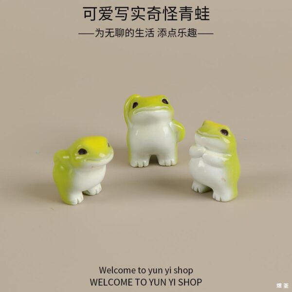 Wholesale Landscape frog figurine aessories, decorative resin desktop crafts, ornaments