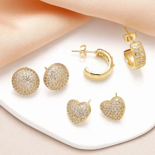 1 Pair Simple Style Commute Heart Shape Inlay Copper Zircon 18K Gold Plated Ear Studs