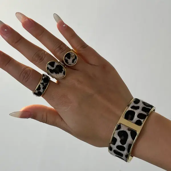 Wholesale PVD Coated Real Gold Plated 14K Gold Geometric Heart Shape Leopard 304 Stainless Steel Elegant Classical Cute Waterproof Non Tarnish Charms Rings Bangle