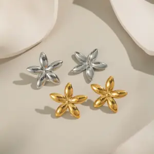 Wholesale PVD Coated Real Gold Plated 18K Gold Star 304 Stainless Steel Sweet Artistic Waterproof Non Tarnish Ear Studs