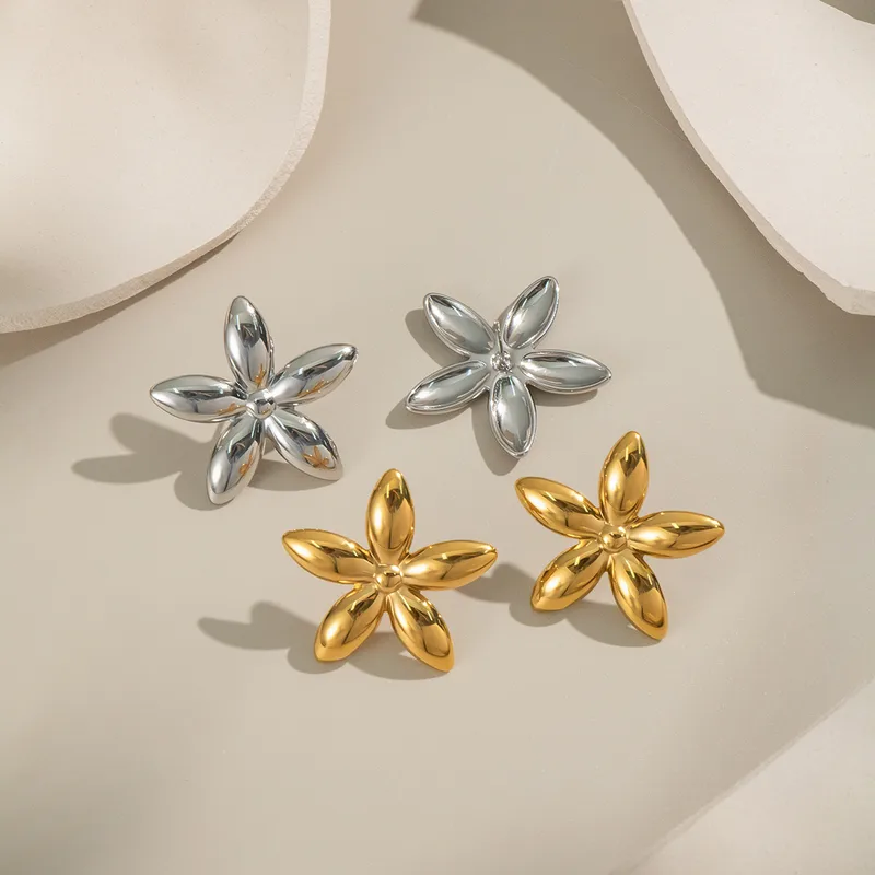 Wholesale PVD Coated Real Gold Plated 18K Gold Star 304 Stainless Steel Sweet Artistic Waterproof Non Tarnish Ear Studs