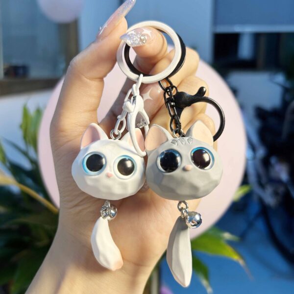 Wholesale Explosions creative resin big eye cat head key chain couple bag car pendant student New Year gift