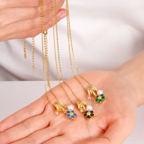 Wholesale Jewelry Glam Flower 304 Stainless Steel Copper Pendant Necklace Cable Chain