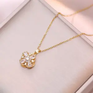 X3182 Gold Four-leaf Flower Rotating Necklace