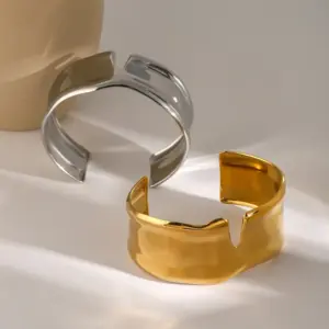 Wholesale Simple Style Solid Color 304 Stainless Steel Bangle In Bulk