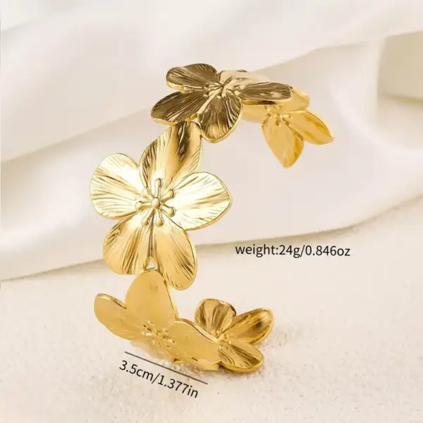 Wholesale 302 Stainless Steel Flower Electroplated Golden Plated IG Style Elegant Luxurious Waterproof Non Tarnish Surgical Steel Jewelry Set