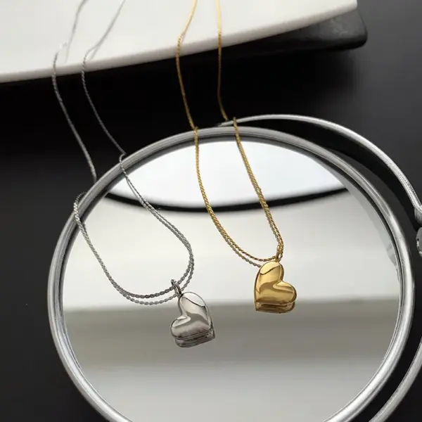 Vacuum Plating Real Gold Plated 18K Gold Heart Shape 304 Stainless Steel Simple Style Waterproof Non Tarnish Titanium Steel Necklace
