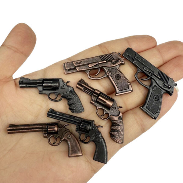 Wholesale Doll House dollhouse Mini Model Soldier Miniature Props Accessories Metal Pistol Revolver Toy Gun New