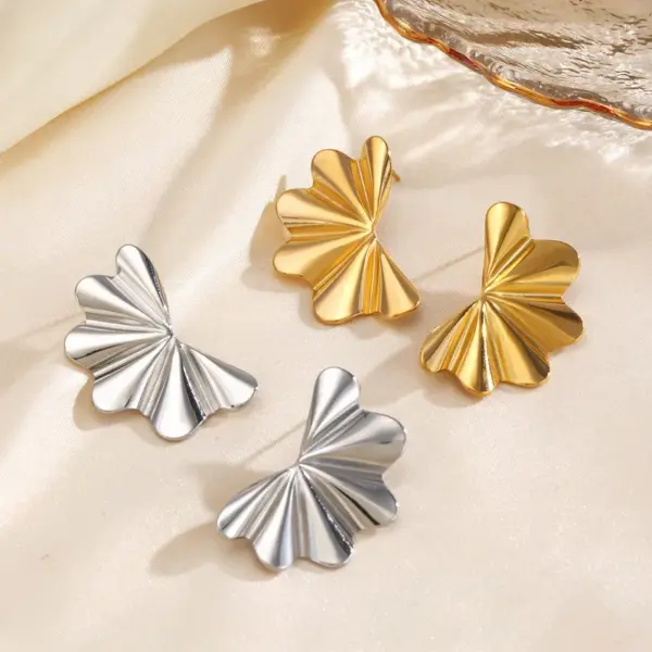 Wholesale Ion Plating (IP) 18K Gold Plated Solid Color 304 Stainless Steel Vacation Simple Style Waterproof Non Tarnish Ear Studs