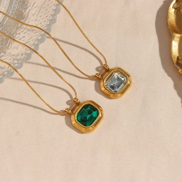 Wholesale PVD Coated Real Gold Plated 18K Gold Square 304 Stainless Steel Vintage Style Waterproof Non Tarnish 304 Stainless Steel Pendant Necklace