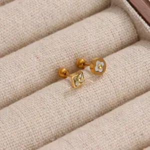 Gold / Average Size / A Pair of Four-leaf Flowers