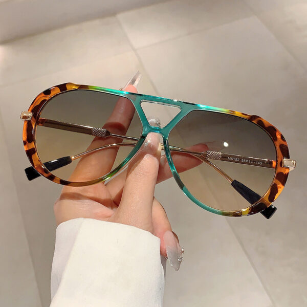 oly-a5a6c2e739969be4885f109f1fb6681f Wholesale Cross-border New Retro Fashion High-end Round Face Slimming Sunglasses Leopard Frame Double Beam Design Flat Mirror