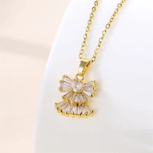Wholesale Water Plating Vacuum Real Gold Plated 18K Round Heart Shape Snowflake 304 Stainless Steel Titanium Vintage Style Waterproof Non Tarnish 201 Pendant Necklace