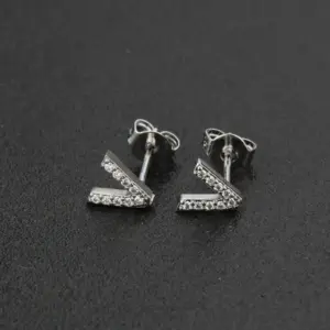 Silver / Letter V