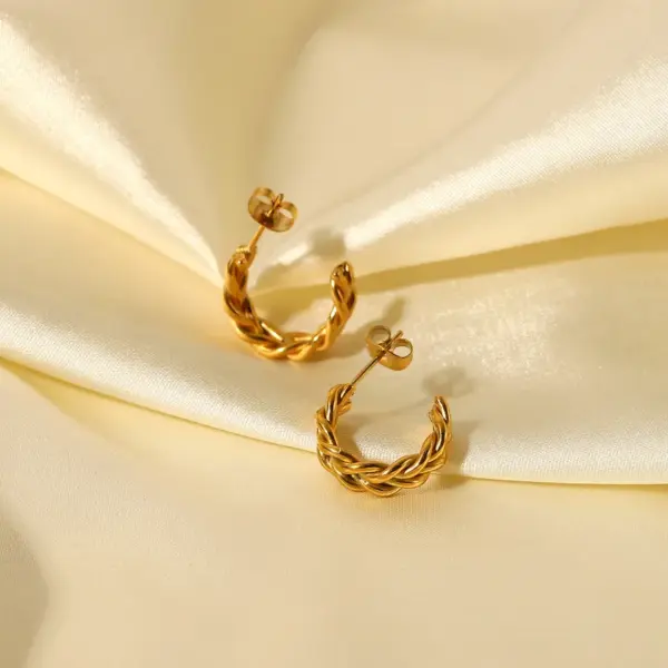 Wholesale PVD Coated Real Gold Plated Twist Stainless Steel Fashion Waterproof Non Tarnish 304 Stainless Steel Earrings
