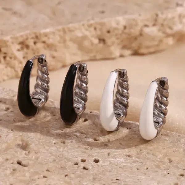 Wholesale 304 Stainless Steel Oval PVD Coated Stone-Free 18K Gold Plated Real Gold Plated 18K Gold Basic Simple Style Classic Style Waterproof Non Tarnish Plating Earrings