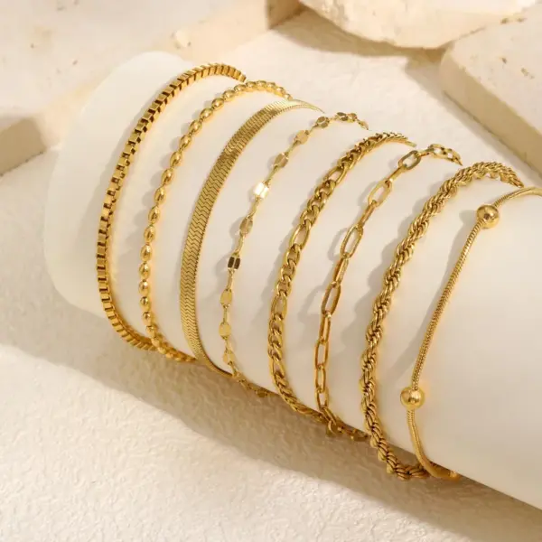 Wholesale Simple Style Solid Color 201 Stainless Steel Snake Chain Figaro Chain Chain Bracelet In Bulk