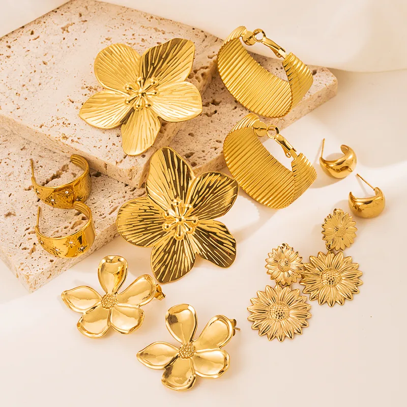 Wholesale 1 Pair Fashion Flower Plating 304 Stainless Steel Stainless Steel Earrings