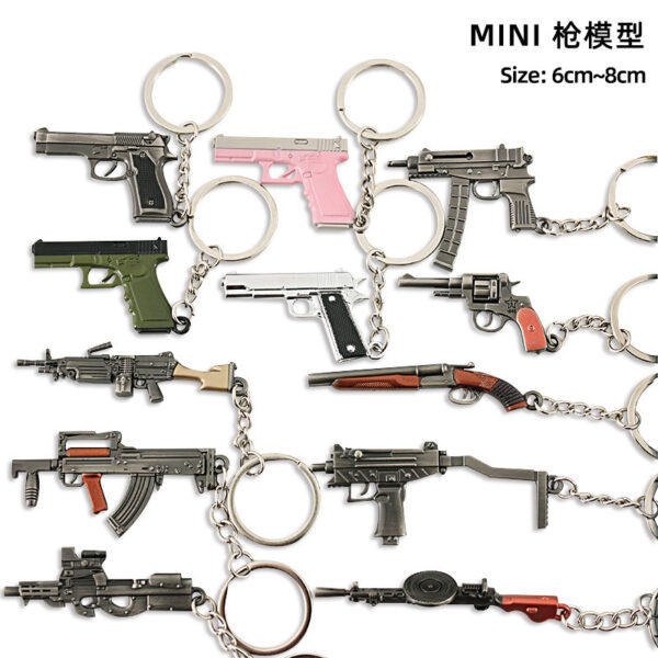 Wholesale Mini eating chicken pendant P90 S686 DP-28 alloy keychain metal gun model toy trinkets