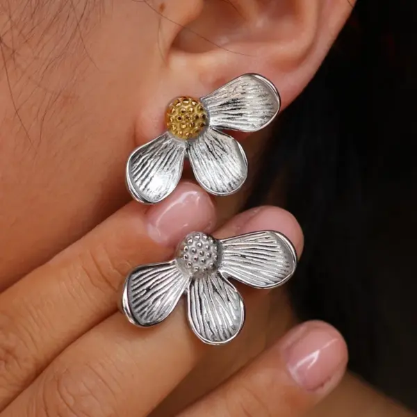Wholesale Ion Plating (IP) 18K Gold Plated Flower 304 Stainless Steel Glam Cute Vintage Style Waterproof Non Tarnish Ear Studs
