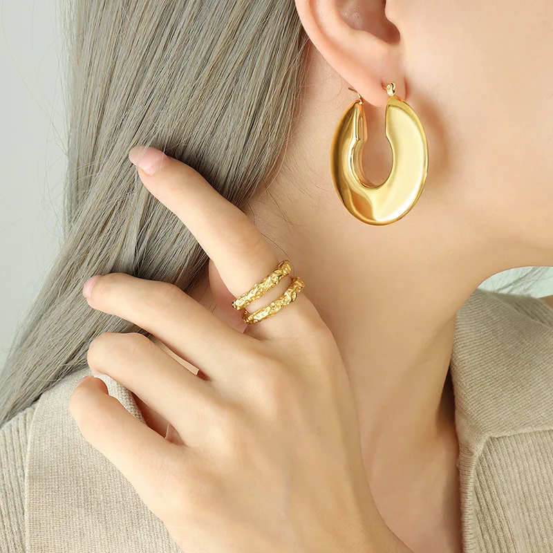 Wholesale PVD Coated Real Gold Plated U Shape Titanium Steel Simple Style Waterproof Non Tarnish Hoop Earrings