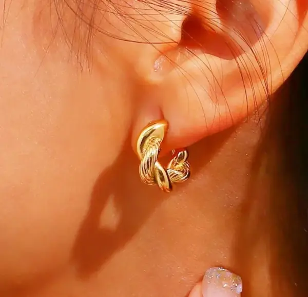 Wholesale 304 Stainless Steel C Shape PVD Coated 18K Gold Plated 18K Gold Simple Style Classic Style Waterproof Non Tarnish Plating Gold Ear Studs