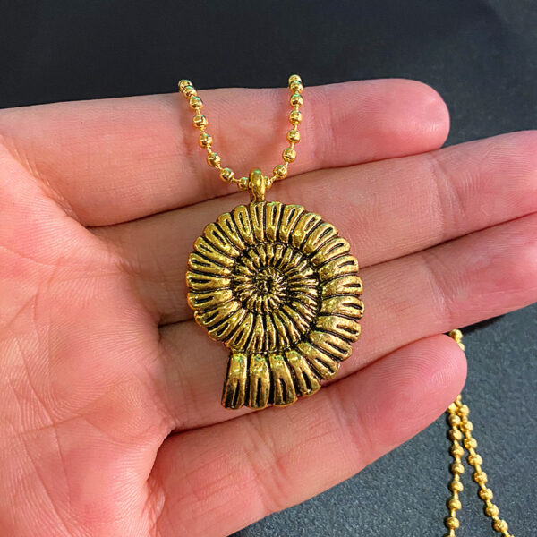 Wholesale Marine Life Pendant Creative Personality Design European and American Popular Retro Alloy Conch Accessories Pendant Necklace