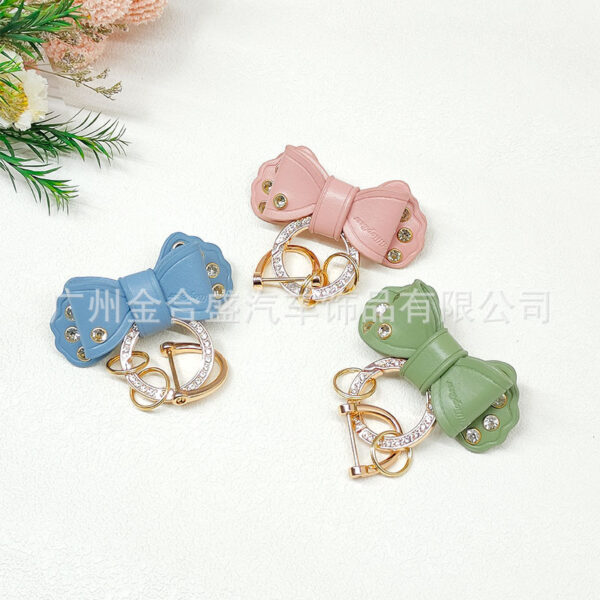 Wholesale Cross-border wholesale Amazon diamond butterfly car keychain couple cute wind zinc alloy rhinestone bag pendant